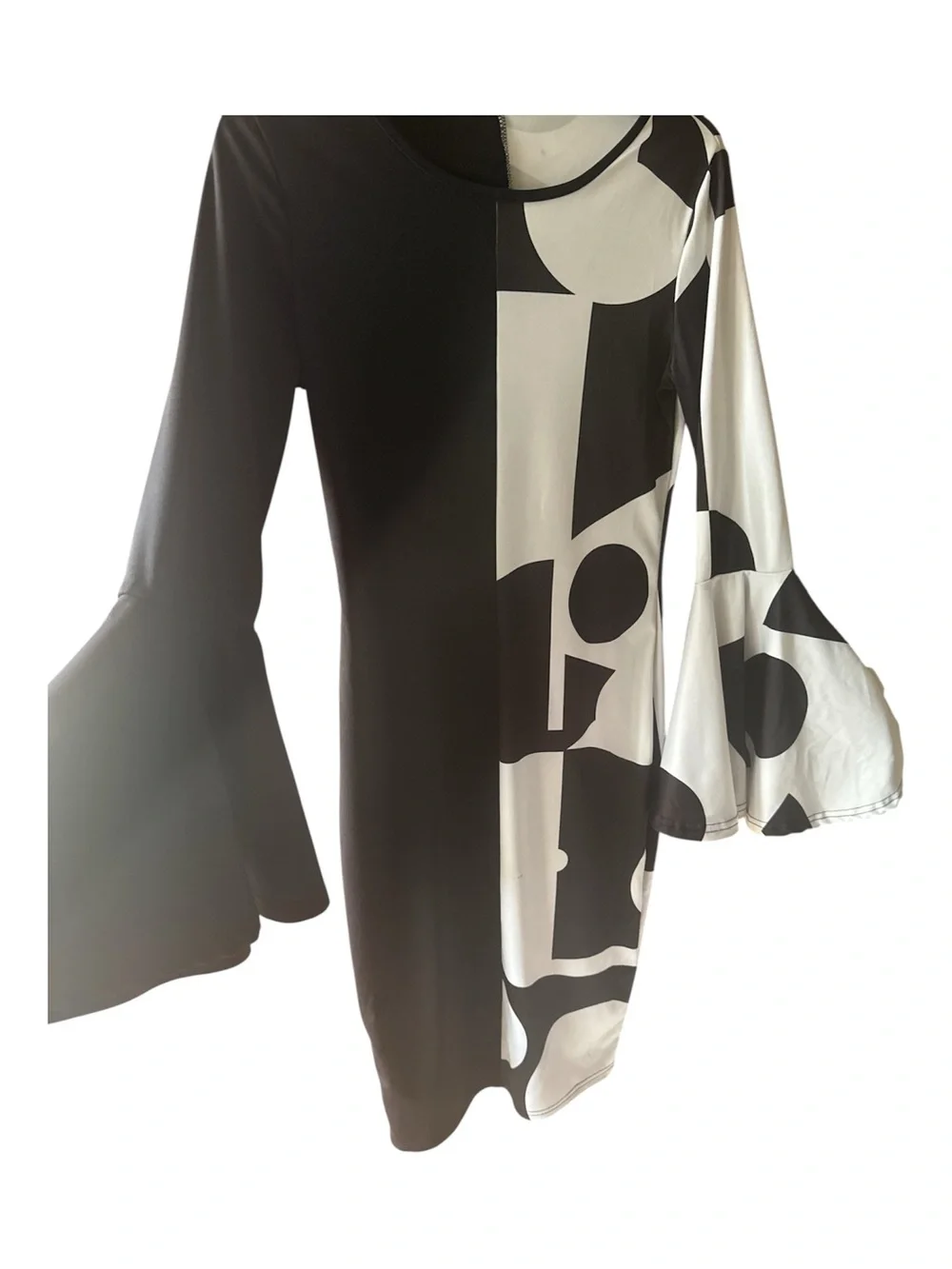 Black & White Geometric Bell Sleeve Dress size small - Picture 2 of 12